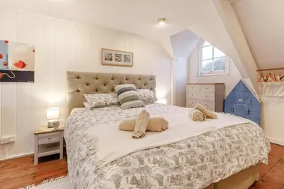 a bedroom with a large bed in a room at 2 Bed in Fowey oc-ccoun2 in Fowey