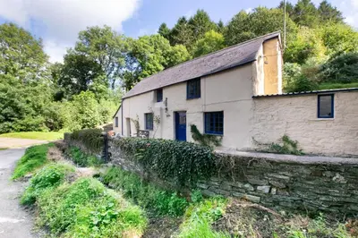 an old stone house on the side of a road at 3 Bed in Lostwithiel oc-cmerl in Saint Winnow