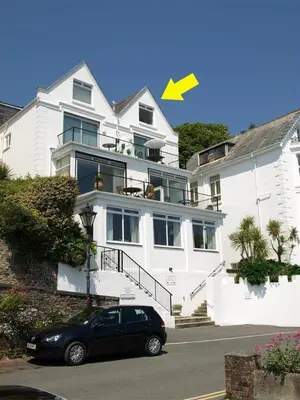 a black car parked in front of a white house at 1 Bed in Fowey oc-cmoonr in Fowey