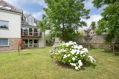 a house with white flowers in the yard at 2 Bed in Carlyon Bay oc-crinni in Carlyon Bay
