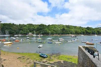 a bunch of boats in a body of water at 3 Bed in Fowey oc-cstepa in Fowey