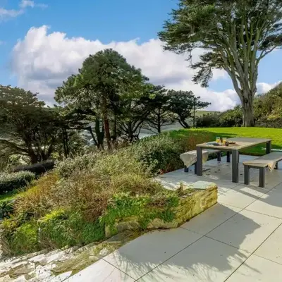 4 Bed in Mawgan Porth oc-d26830