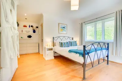 a bedroom with a bed and a window at 4 Bed in Marazion oc-gwynsa in Marazion