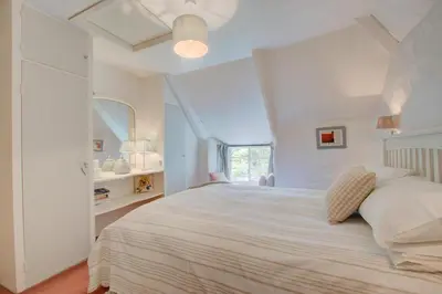 a bedroom with a large white bed with a window at 3 Bed in Helford oc-hcmimo in Helford