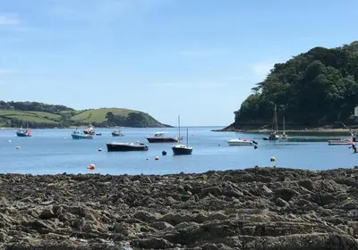 a group of boats sitting in the water at 3 Bed in Helford oc-hcwedn in Helford