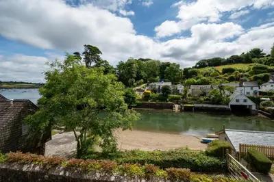 a view of the river dart in dartmouth devinia at 3 Bed in Helford oc-hcwell in Helford