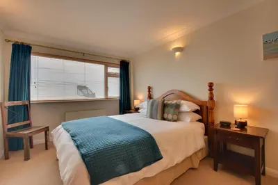 a bedroom with a bed with a blue blanket on it at 2 Bed in Porthleven oc-lampho in Porthleven
