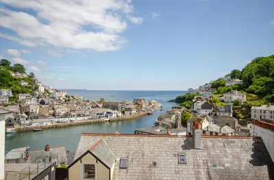 a view of a town with a body of water at 2 Bed in Looe oc-msweet in Looe