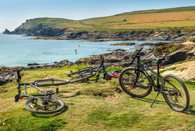 two bikes parked on the grass near the ocean at 1 Bed in Wadebridge oc-p00440 in Saint Issey