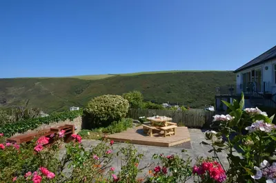 a garden with a picnic table and some flowers at 2 Bed in Crackington Haven oc-p00596 in Crackington Haven