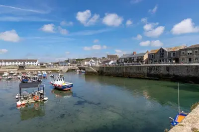 a group of boats in the water in a river at 2 Bed in Porthleven oc-quaysi in Porthleven