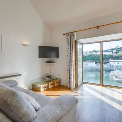 2 Bed in Porthleven oc-quaysi