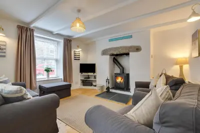 a living room with a couch and a fireplace at 2 Bed in Porthleven oc-seasal in Porthleven
