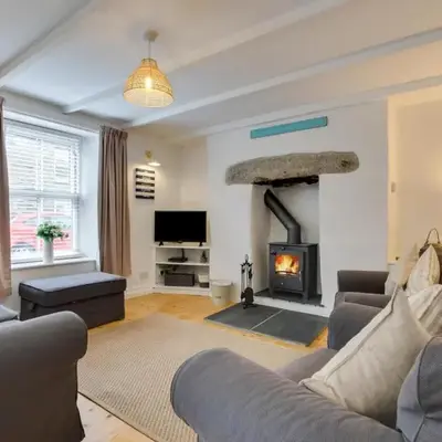 2 Bed in Porthleven oc-seasal