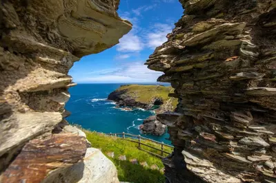a view of the ocean from a rock cliff at 3 Bed in Tintagel oc-trev5 in Treknow