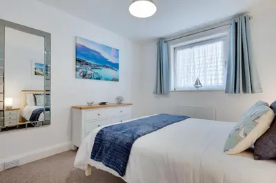 a bedroom with a bed and a mirror at 1 Bed in St Ives oc-cwn014 in St Ives