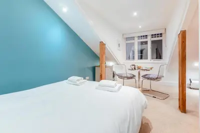 a bedroom with a bed and a table and chairs at 1 Bed in St Ives oc-decke in St Ives