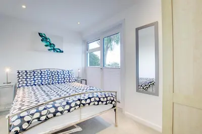 a bedroom with a bed and a window at 2 Bed in St Ives oc-holm in Carbis Bay