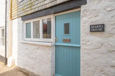 a building with a blue door and a window at 3 Bed in St. Ives oc-marhou in St Ives