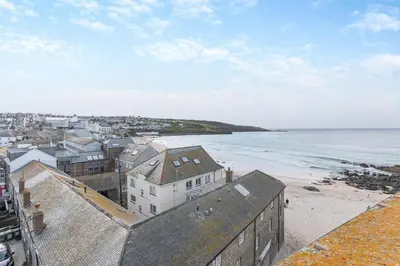 a view of a beach with buildings and the ocean at 2 Bed in St Ives oc-nic24 in St Ives