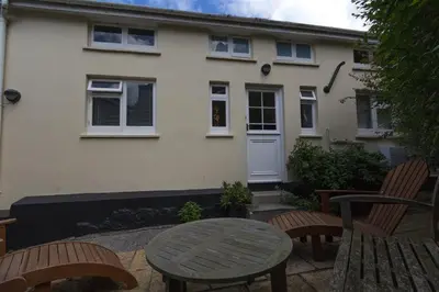 a table and chairs in front of a house at 2 Bed in St. Ives oc-wesh4 in St Ives