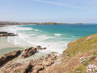 a view of the ocean from a bluff at 7 Longshore in Newquay