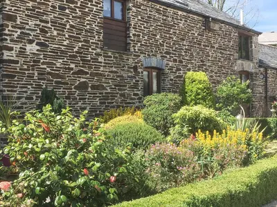 a garden in front of a brick house at The Stable in North Petherwin