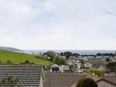 a town with houses and a hill in the background at Greenhaven in Par