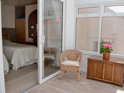 a room with a chair and a window and a bed at Greenhaven in Par