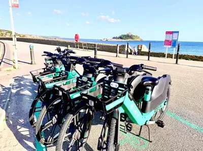 a group of bikes parked next to the beach at Great location very spacious. Sea and castle view in Marazion