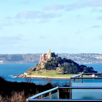 Great location very spacious. Sea and castle view