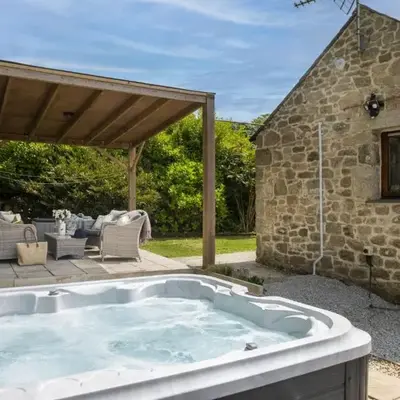 Relaxing getaway with a Hot Tub