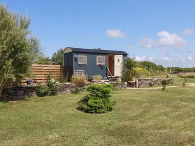 a tiny house in the middle of a yard at Dot May in Wadebridge