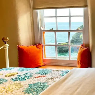Just Opened. Romantic Clifftop Retreat