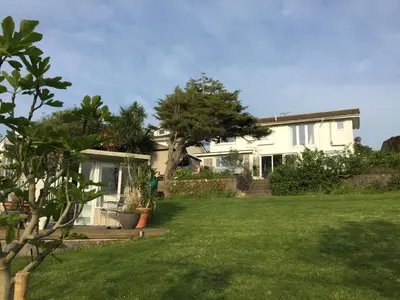 a white house with a yard with a house at Pasadena in Newquay
