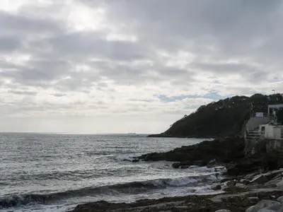 a view of the ocean from a rocky beach at Primrose Cottage in Falmouth