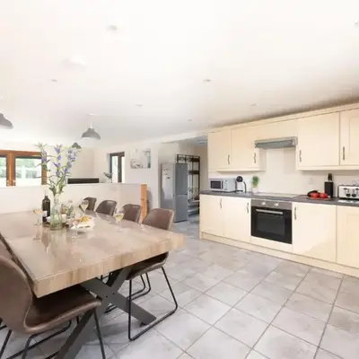 Robins Rest - Pets welcome - Free Parking - Backgarden