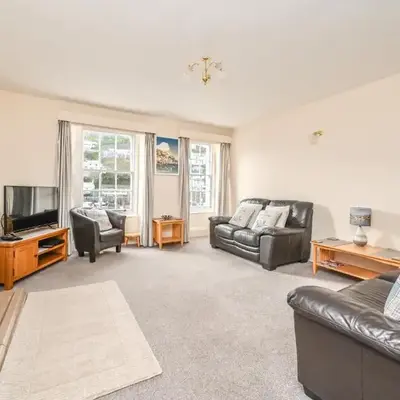 3Bed Apartment Sleeps 5- Parking Wifi Near Beach