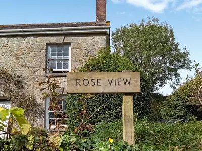 a sign that saysrosis view in front of a house at Field View in St Austell