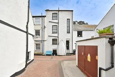 a view of a house from the courtyard at Captain's House Looe in Looe
