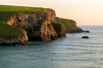a large body of water with a rocky coast at 3 Europa Court in Mawgan Porth in Mawgan Porth