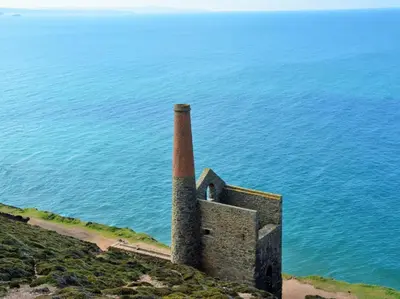 a building on a hill next to the ocean at 2 Bed in St. Agnes oc-72422 in St. Agnes