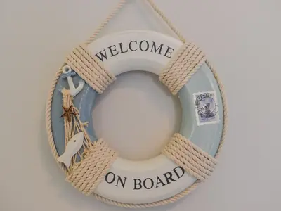 a wreath with a welcome on board sign at The Beach Retreat in Porth