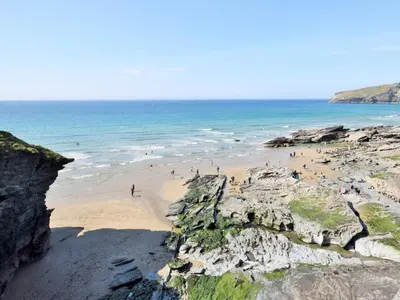 a group of people on a beach near the ocean at 2 Bed in Launceston oc-congs in North Hill