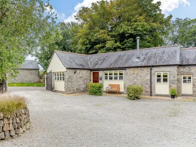an exterior view of a stone house with a driveway at 2 Bed in Penryn oc-78621 in Penryn