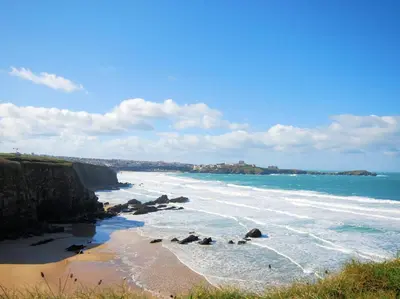 a beach with waves and rocks in the ocean at 2 Bed in Truro oc-ljasm in Saint Allen