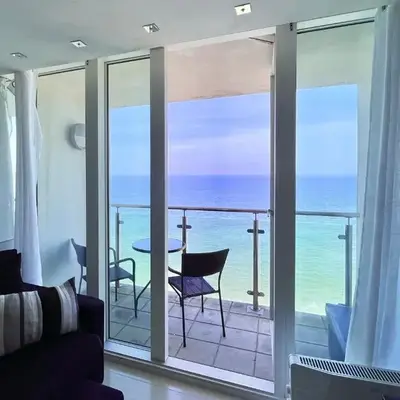 Newquay Rocklands Beach View