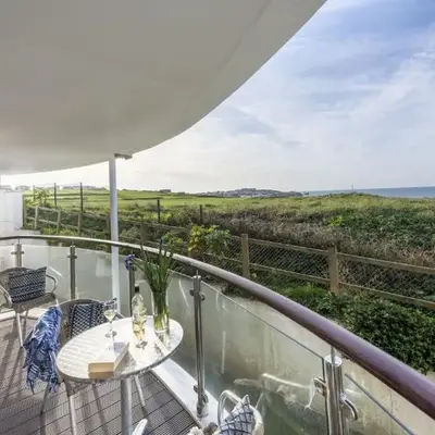 10 Bredon Court - Close to Town & Beaches - Free Parking & WiFi - Sea View