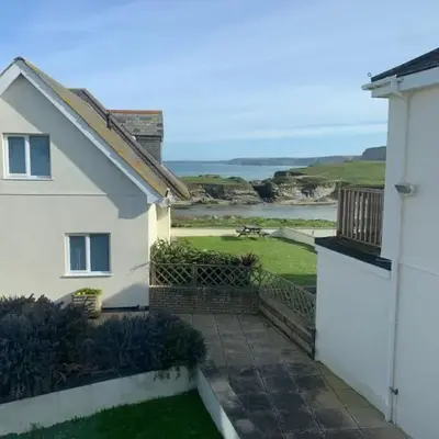 Beach house with expansive sea views!