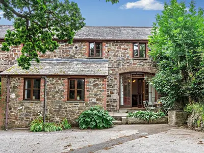 an old stone house with a large front door at 2 Bed in Launceston oc-02036 in North Petherwin
